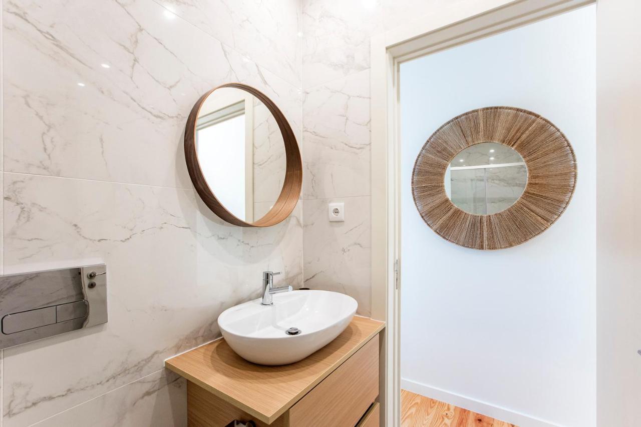 Central Studio W/ Pool, Ac & Patio By Lovelystay Porto Exterior photo
